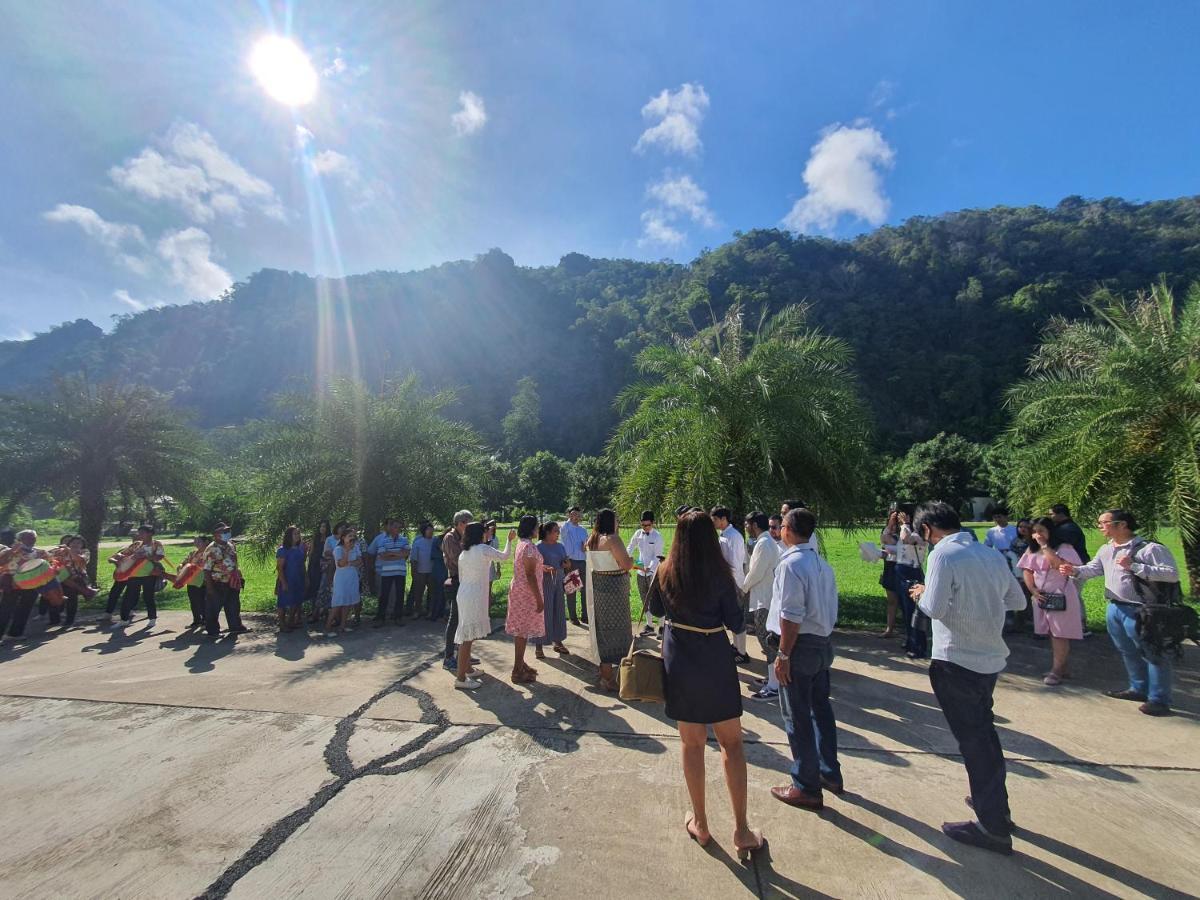 Phuphayot Resort Trang Bagian luar foto