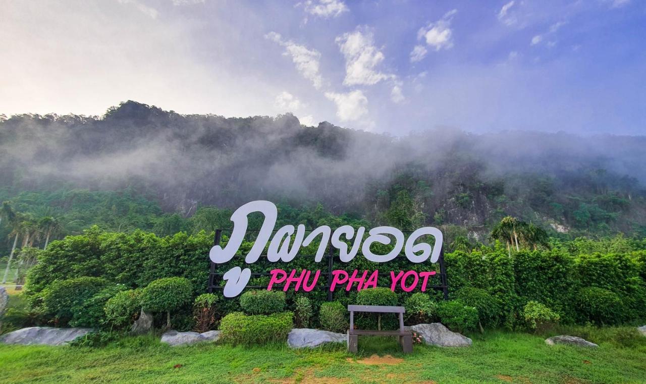 Phuphayot Resort Trang Bagian luar foto