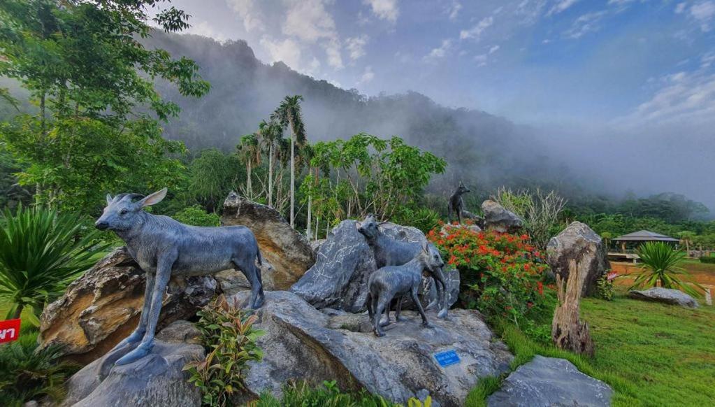 Phuphayot Resort Trang Bagian luar foto
