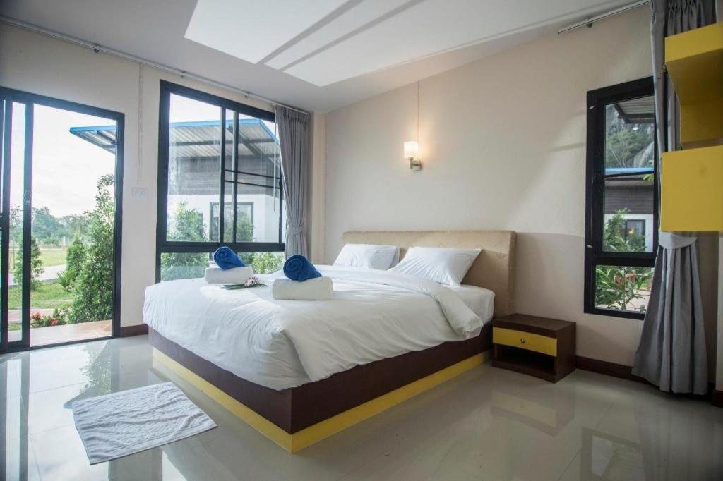 Phuphayot Resort Trang Bagian luar foto
