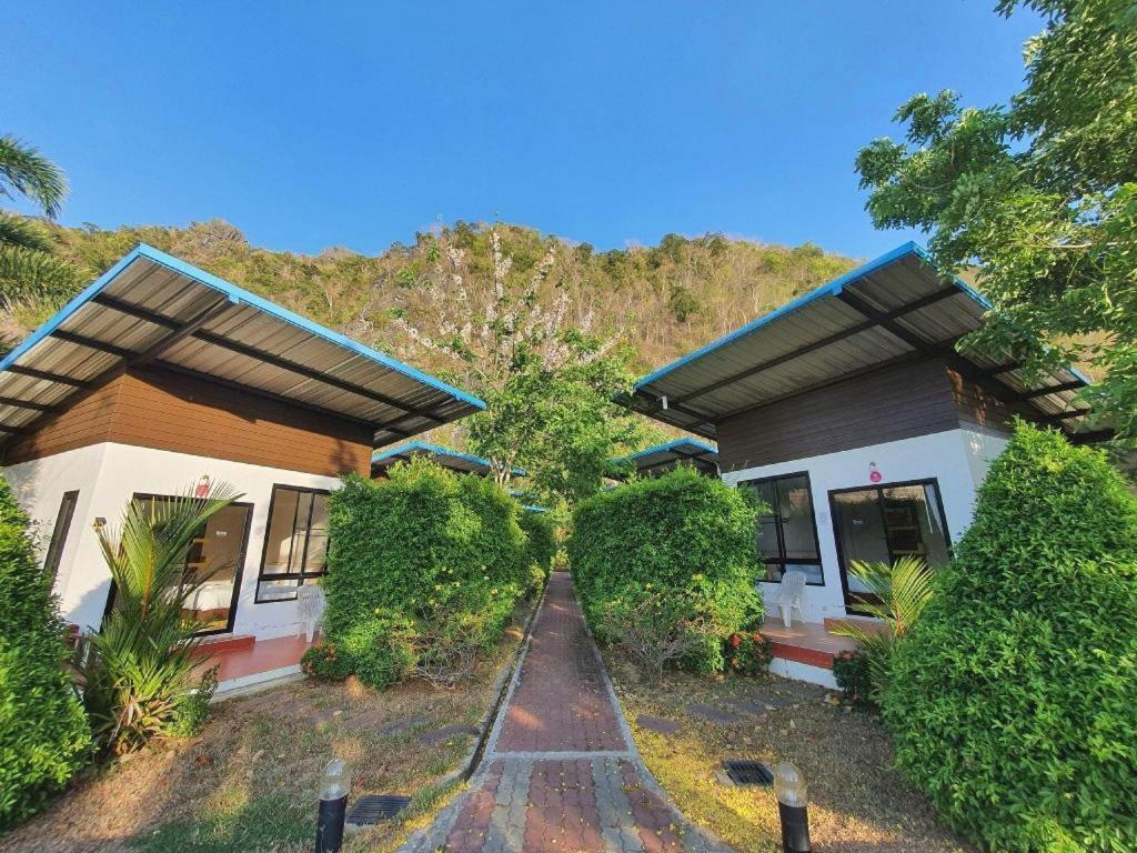 Phuphayot Resort Trang Bagian luar foto