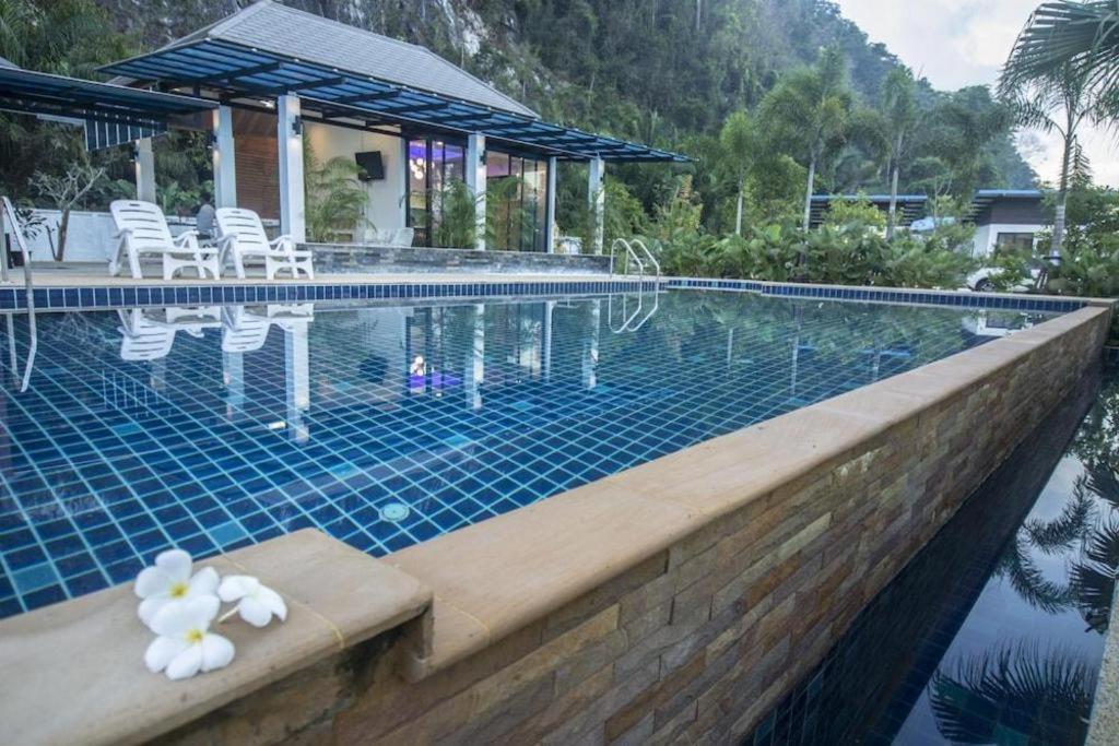 Phuphayot Resort Trang Bagian luar foto
