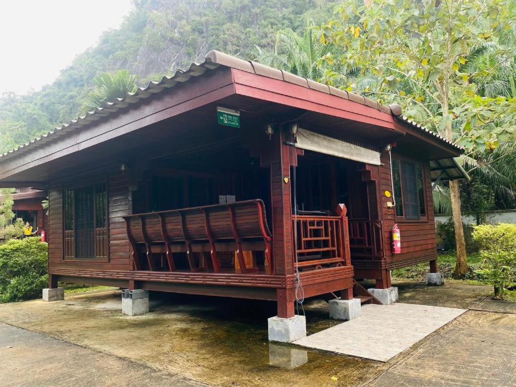 Phuphayot Resort Trang Bagian luar foto