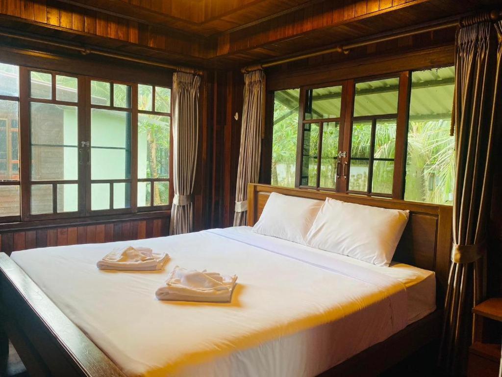 Phuphayot Resort Trang Bagian luar foto