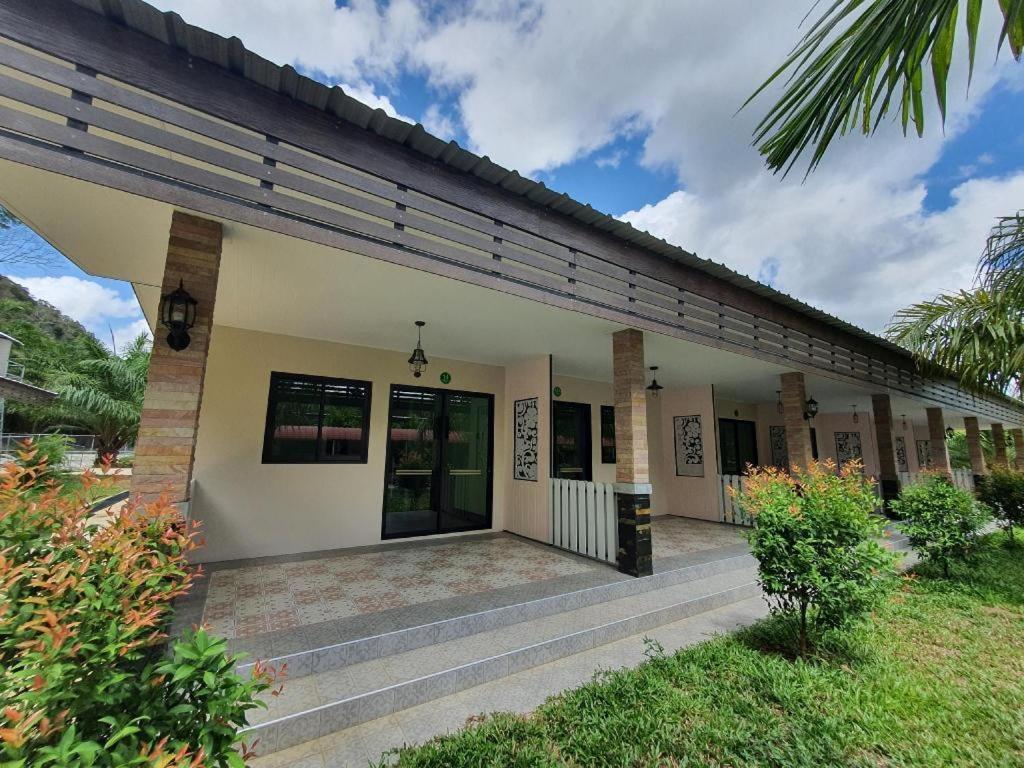 Phuphayot Resort Trang Bagian luar foto