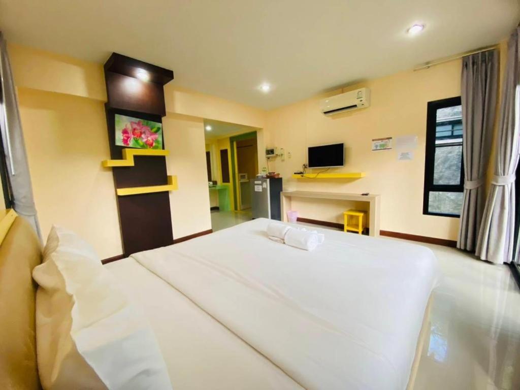 Phuphayot Resort Trang Bagian luar foto