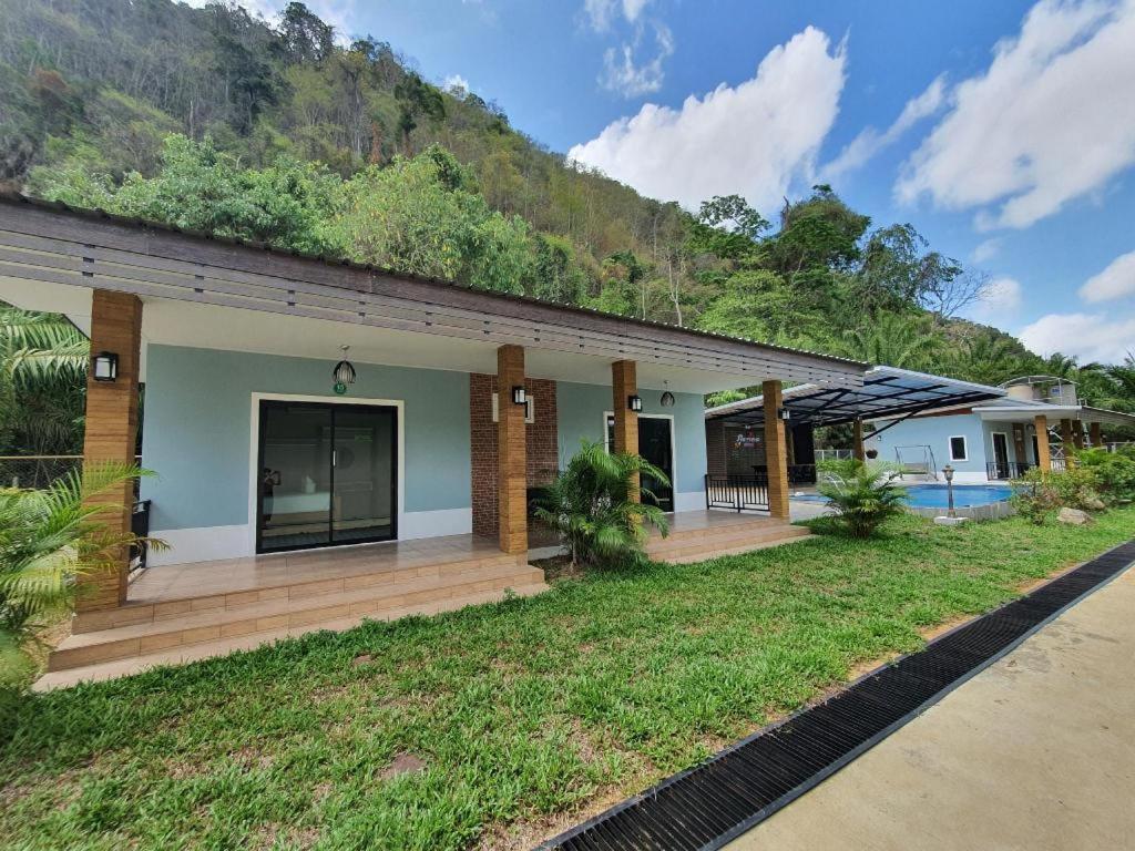 Phuphayot Resort Trang Bagian luar foto