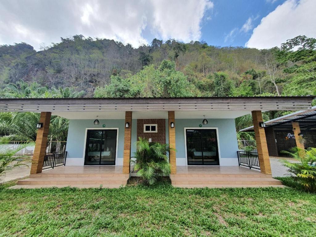 Phuphayot Resort Trang Bagian luar foto